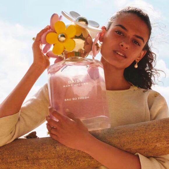 Marc Jacobs Daisy Eau So Fresh 4.2 oz Eau de Toilette & Body Lotion Set … - Picture 15 of 17